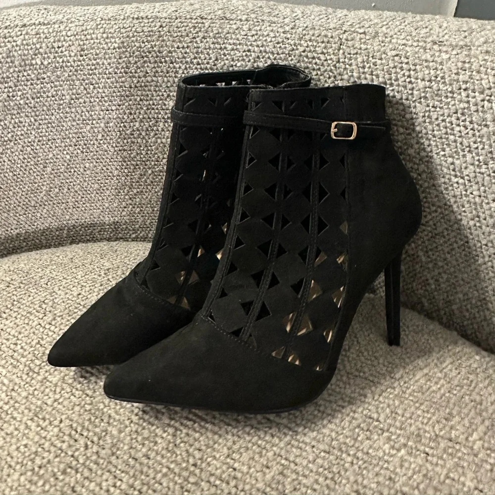 Ankle Heel Booties Pointed Toe Stiletto Faux Suede 8.5 Black Cutout Gold Buckle - Picture 6 of 11